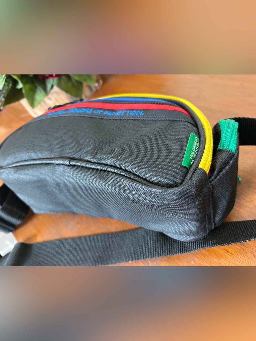 United Colors Of Benetton Vintage Camera Bag Black Fanny Pack NICE - Picture 8 of 14